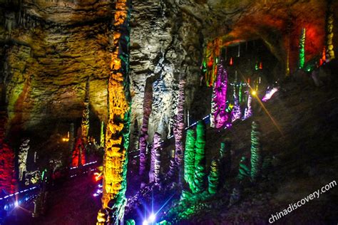  Huanglong Cave: Vẻ đẹp huyền bí của hang động thạch nhũ và những truyền thuyết cổ xưa!