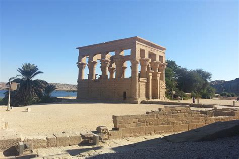 Philae Temple: Một Kiệt Tác Vĩnh Cổ Trên Đảo Qua Bóng