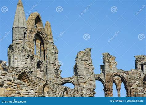  The Wave-Carved Beauty of Whitby Abbey: A Majestic Gothic Ruins Standing Tall on Yorkshire's Coast!